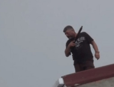 Κωνσταντινούπολη: Ένοπλος ανέβηκε σε ταράτσα και άνοιξε πυρ (φωτό,βίντεο)